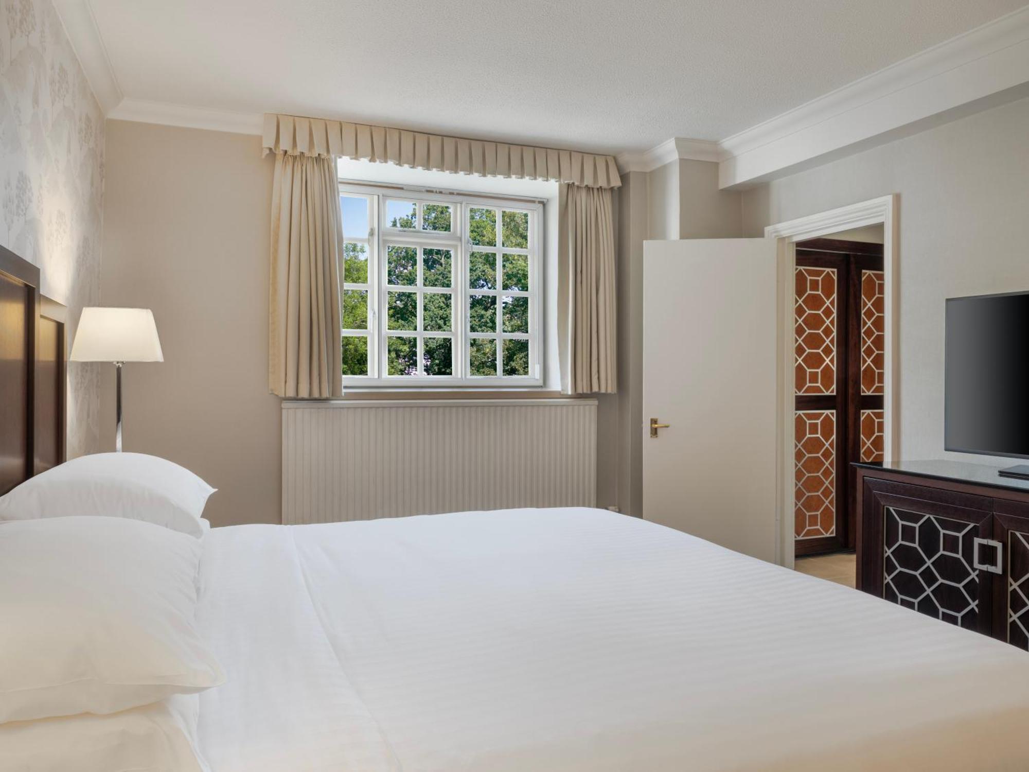 Delta Hotels By Marriott St Pierre Country Club Chepstow Buitenkant foto